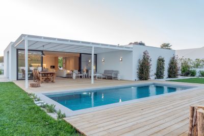 Get in Contact With a Professional Pool Technician Today!